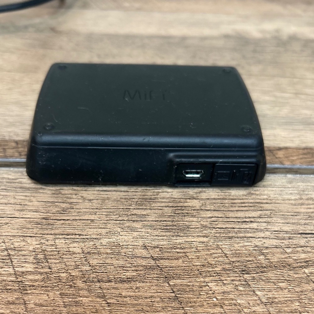Verizon Jetpack MiFi 4G LTE Mobile Hotspot WiFi Router with USB Cable - Picture 3 of 4